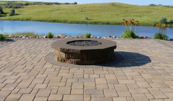 custom outdoor flagstone fireplace for outdoor living spaces - DeezRocks - Premium Stone Supplier in Cle Elum, WA and Clark Fork, ID