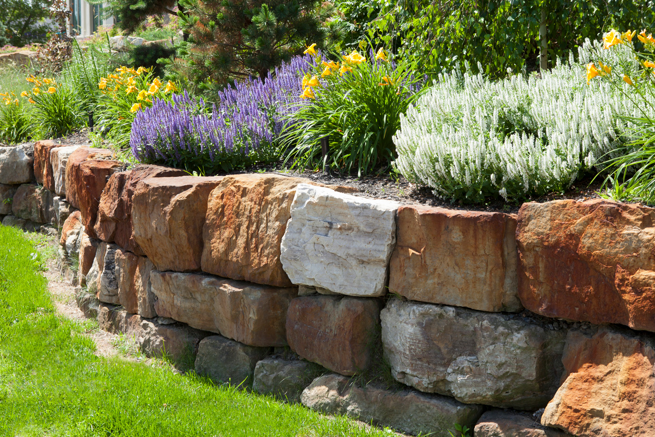 natural-stone-retaining-wall-for-garden-deezrocks-cle-elum-washington
