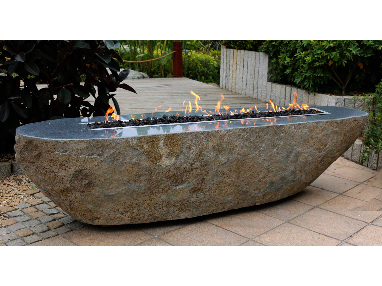 black-granite-rectangle-stone-fire-feature-deezrocks-cle-elum-washington