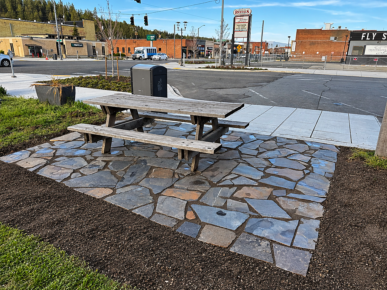 flagstone-patio-picnic-area-commercial-cle-elum-washington-deezrocks