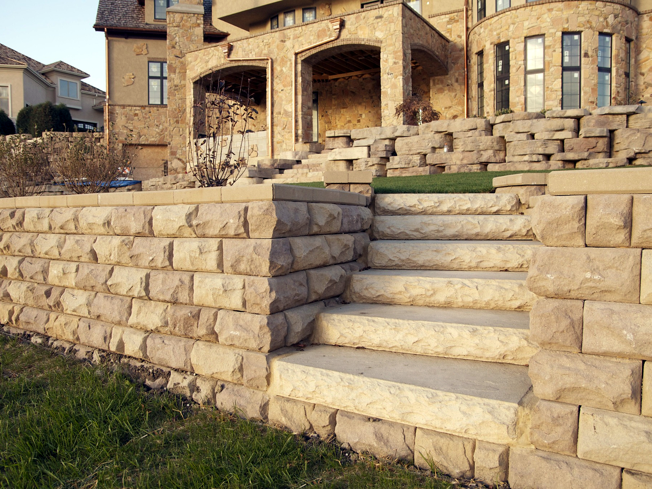 limestone-block-retaining-wall-steps-estate-landscape-deezrocks-cle-elum-washington