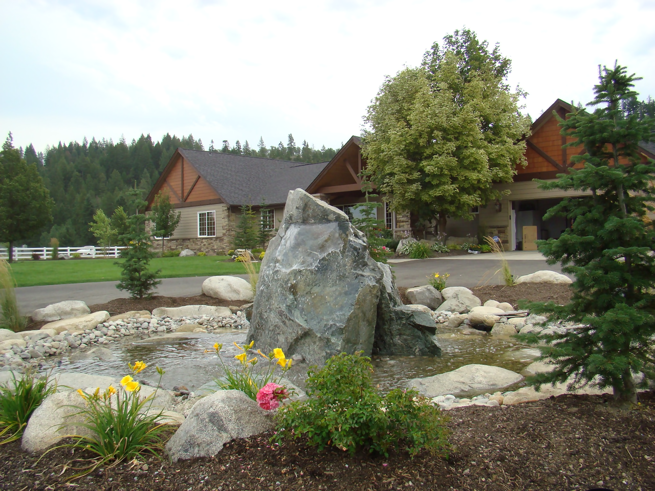 premium-stone-water-feature-garden-landscape-cle-elum-washington-deezrocks