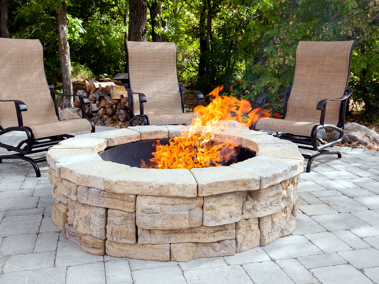 round-stone-fire-pit-paver-patio-seating-area-deezrocks-clark-fork-idaho